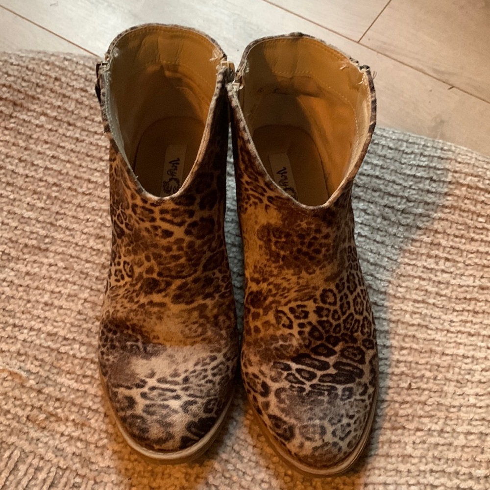 Very G Leopard Booties Womens Size 9